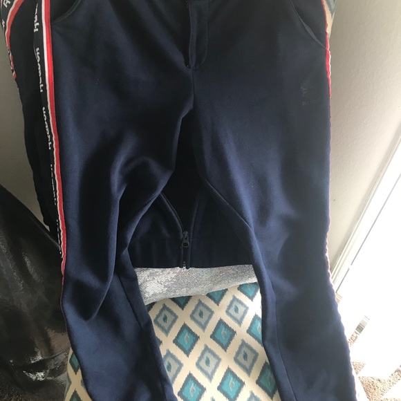 Reebok sweatsuit in great used condition - Picture 3 of 7
